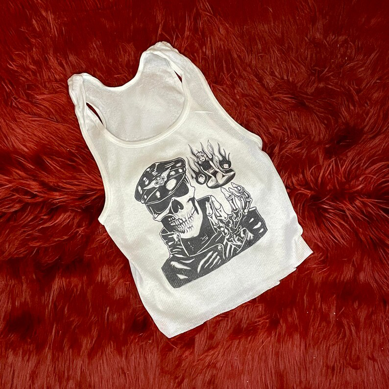 Tank Top Ribbed - Tank Top Bergaris dengan Grafis Tengkorak
