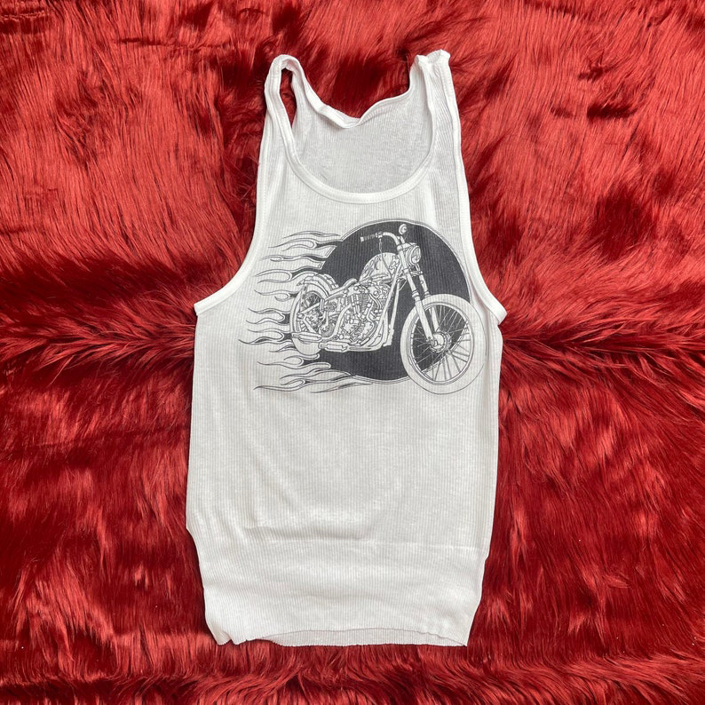 Tank Top Bergaris dengan Grafi - Tank Top Ribbed ulasan dan harga